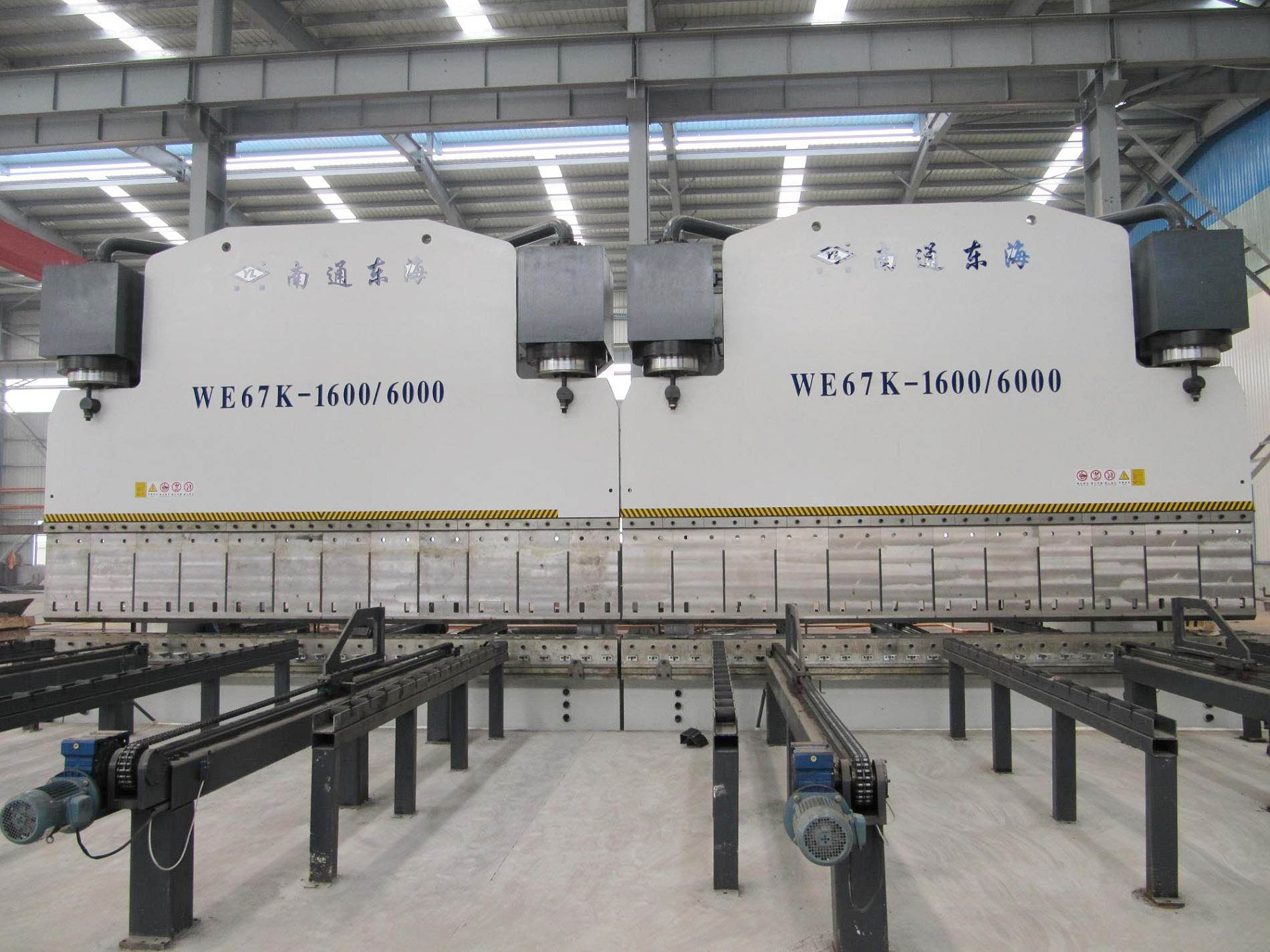 2xWE67K-1600T6000 CNC press brake in tandem